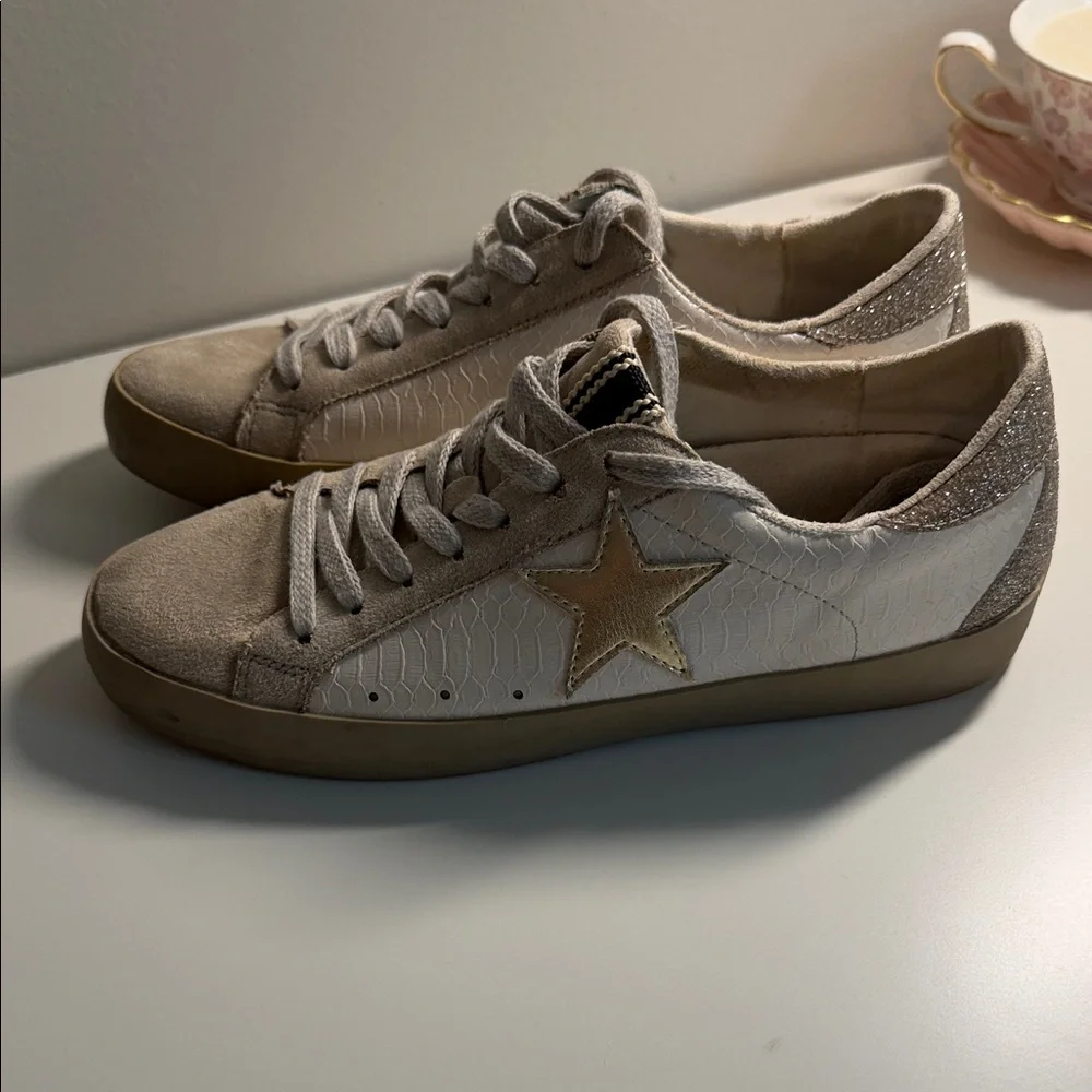 ShuShop Gold Star Sneakers - Picture 3 of 4